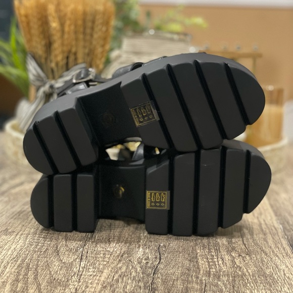 Faux Leather Buckle Ankle Gladiator Chunky Platform Caged Sandal - Picture 8 of 10